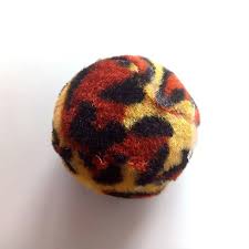 كرات لعب للقطط